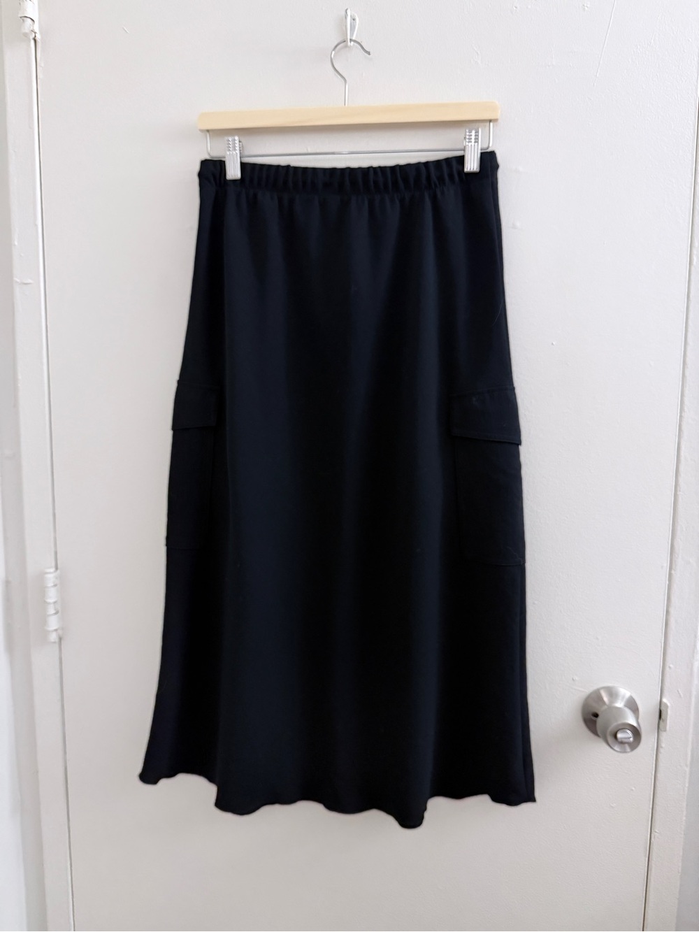 Aritzia cargo Black Midi Skirt with Pockets